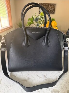 Givenchy Black Leather Antigona medium style bag